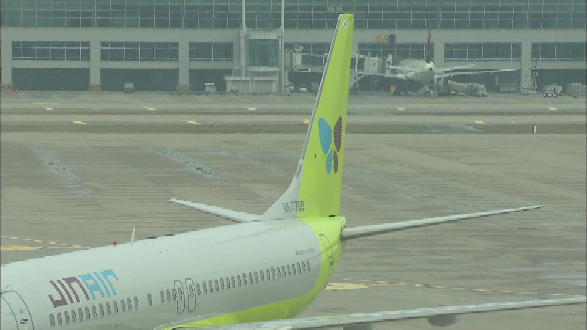 진에어 제주항공 참사 같은 기종, '기체 이상에 결항'