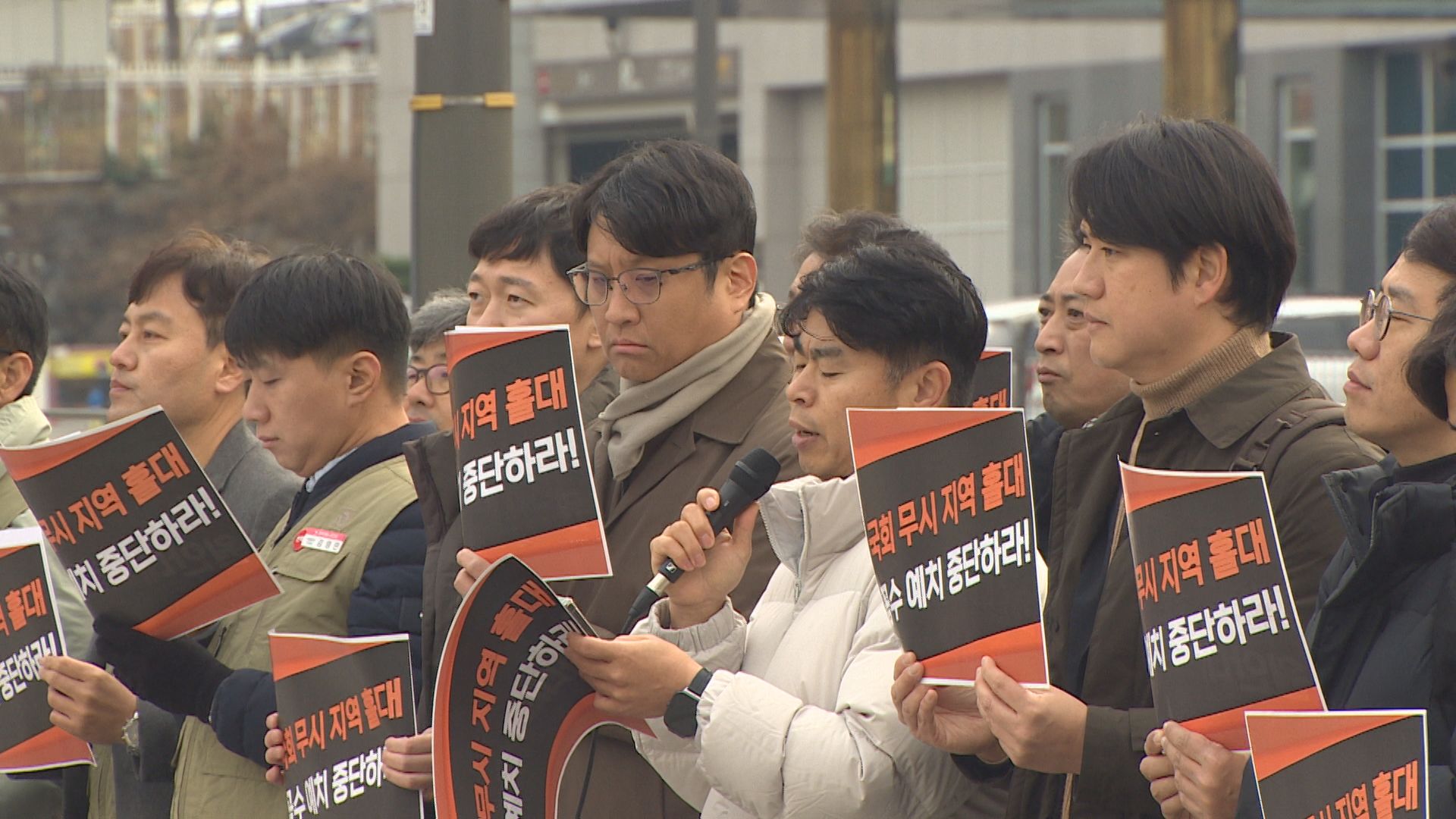 "지역방송 지원이 지방시대 실현"...대통령실 호소문 전달 - 뉴스 썸네일 이미지